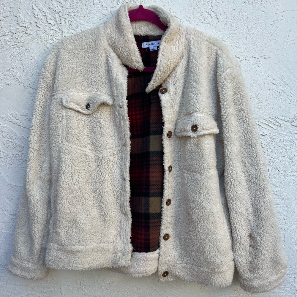 Cozy O’Neill jacket that is perfect for the fall! Super cute pattern on inside